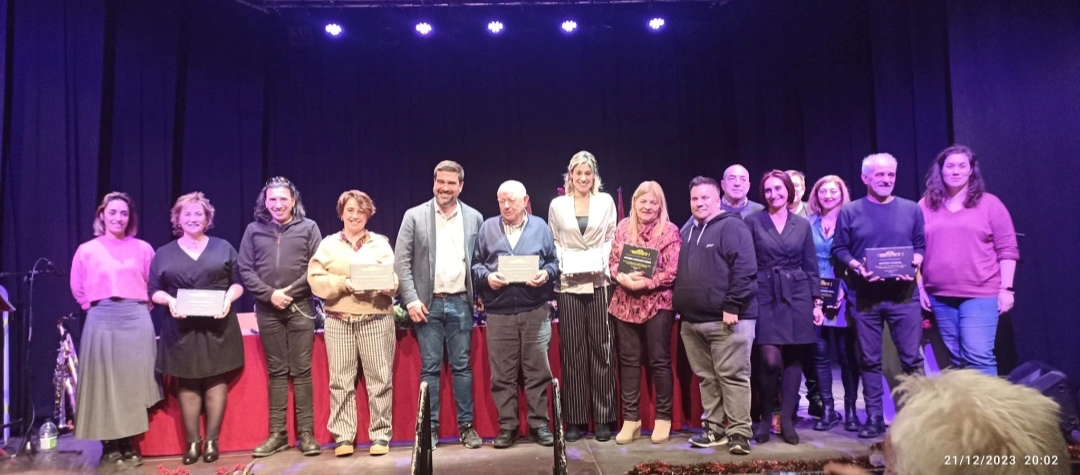 Fotografía de la recepción del premio de Mérito de Iniciativa Joven